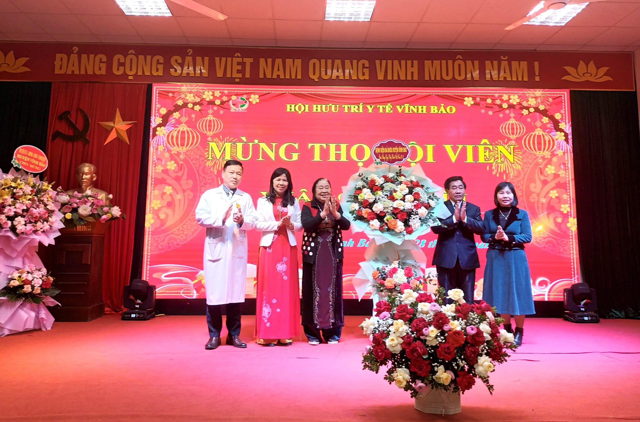 TIẾP XÚC HỘI HƯU TRÍ NGÀNH Y TẾ VĨNH BẢO NĂM 2024